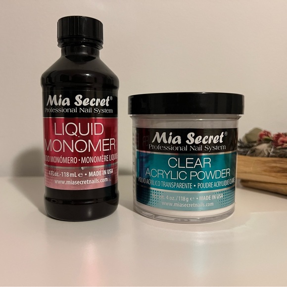 Mia Secret, Clear Acrylic and Monomer - Picture 1 of 2